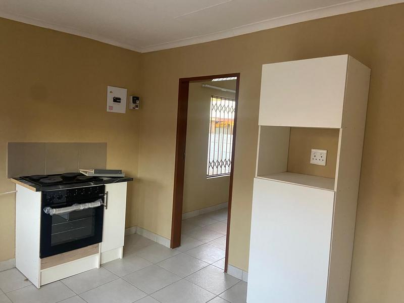To Let 1 Bedroom Property for Rent in Miederpark North West